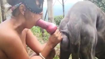 Latina wearing leather mask displays her beastly oral talents