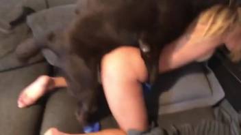 Beast-loving beauty penetrated by a dark creature