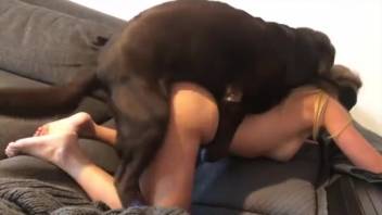 Long-legged animal-loving mom banged by her hot creature
